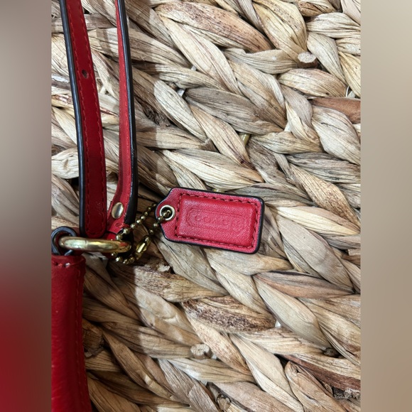 ON HOLD FOR CRYSTAL✨Coach Ashley Leather Cherry Red Swingpack Crossbody EUC - Picture 3 of 13